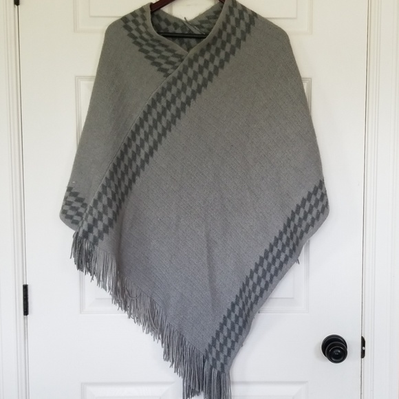 Cape - Picture 1 of 3